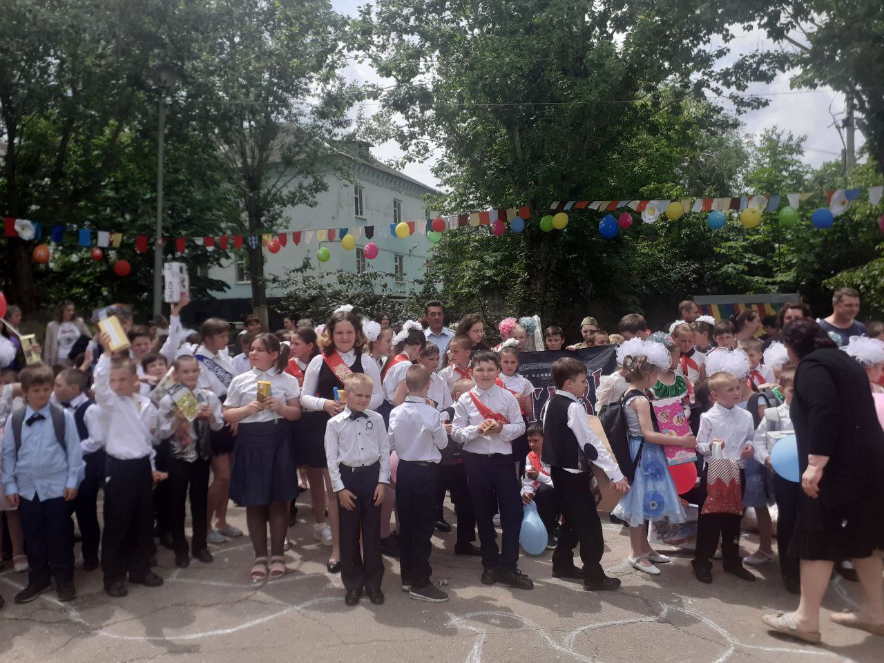 Торжественное мероприятие, посвящённое окончанию учебного года в Лутугинской школе-интернате (ЛНР)